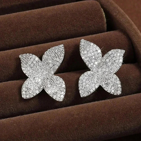 Women's Diamond detailed Butterfly-Shaped Stud Earrings - Picture 8 of 14